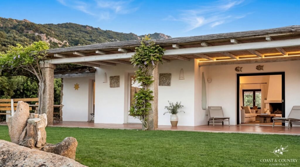 PANORAMIC VILLA WITH POOL | LISCIA DI VACCA – PORTO CERVO image 6