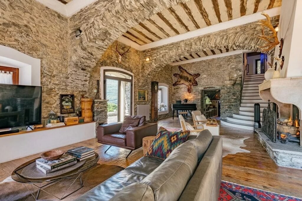 A PANORAMIC ALPINE RETREAT – EXCLUSIVE VILLA WITH POOL AND VINEYARDS IN VALTELLINA image 4