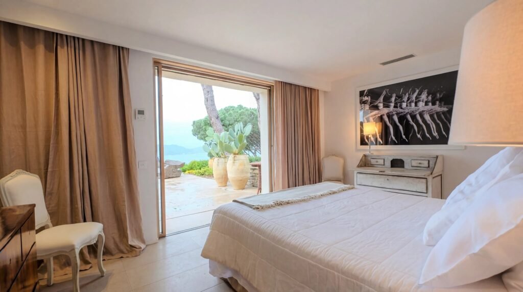 TIMELESS LUXURY VILLA IN LES PARCS, SAINT-TROPEZ image 16