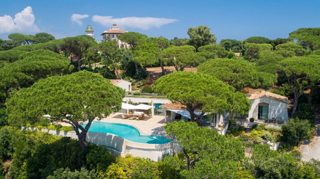 TIMELESS LUXURY VILLA IN LES PARCS, SAINT-TROPEZ image 3