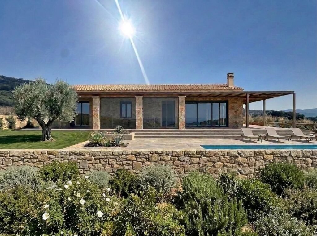 BUILDING PLOT WITH APPROVED PROJECT FOR VILLA WITH POOL AND SEA VIEW image 2